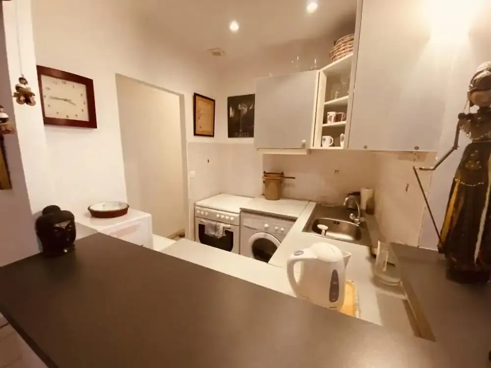 2 Bedroom Apartment in the Heart of Cannes air Conditioning Easy Walk to the Palais des Festivals - 2015