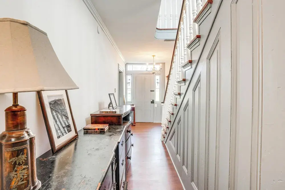 Experience a 17th-century Spring Manor