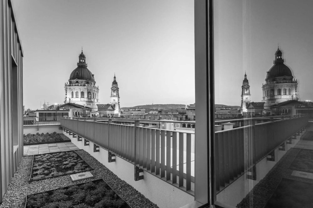12 Revay Hotel