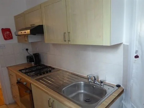 Seymour Apartment