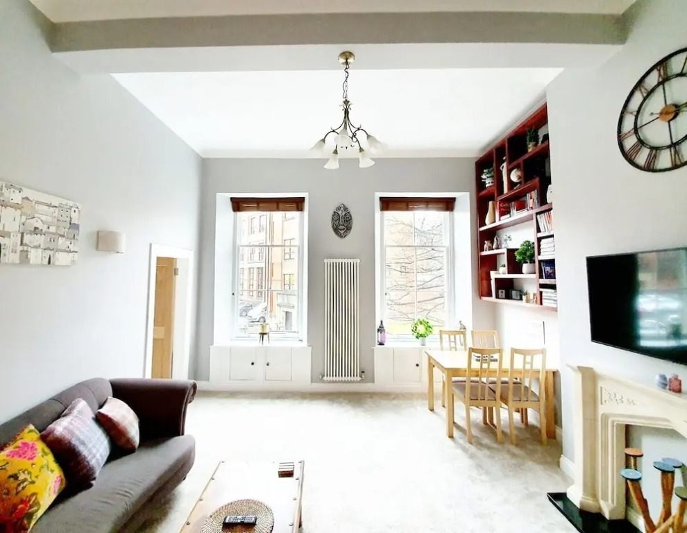 Unwind in a Bright Airy Victorian Apartment in West End!