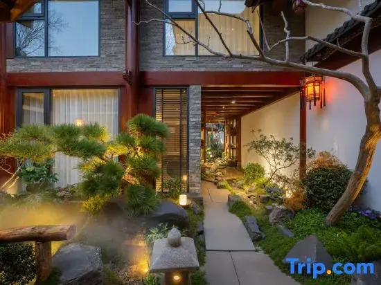 Wawan | Fireplace Garden · Bed and Breakfast in a Fireplace Garden