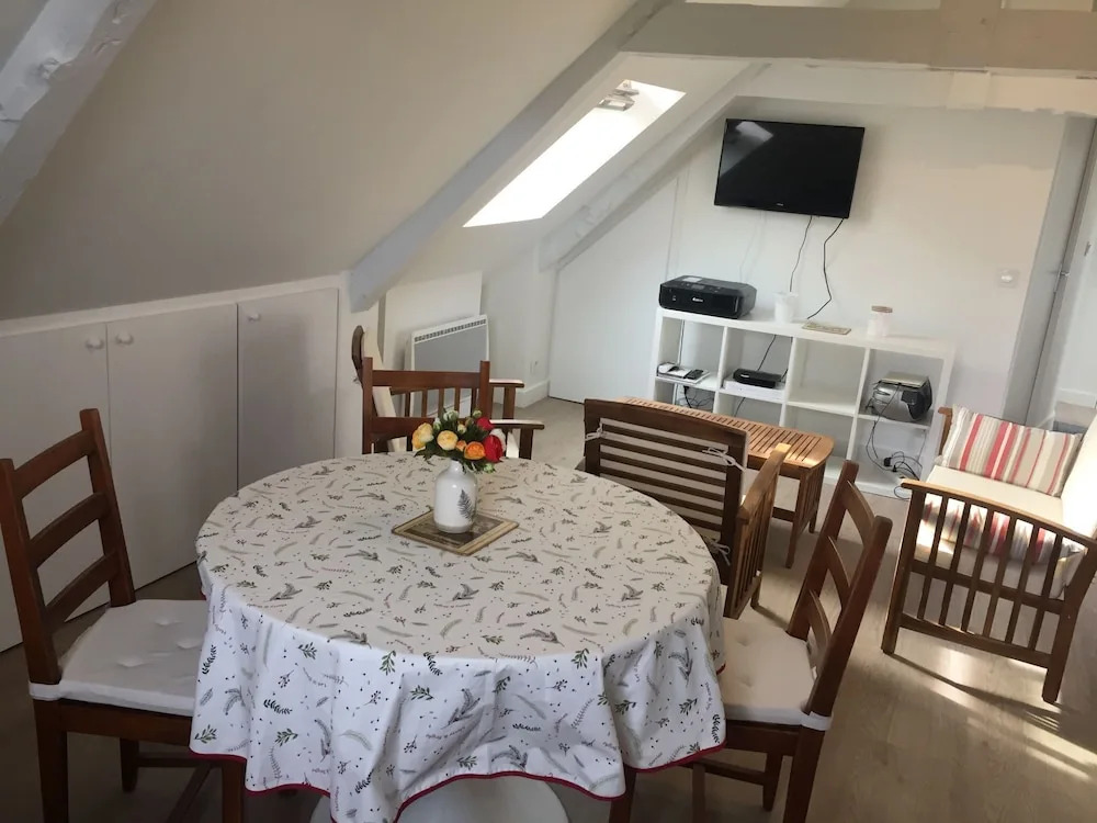 Calm and Comfortable Apartment in Bayeux