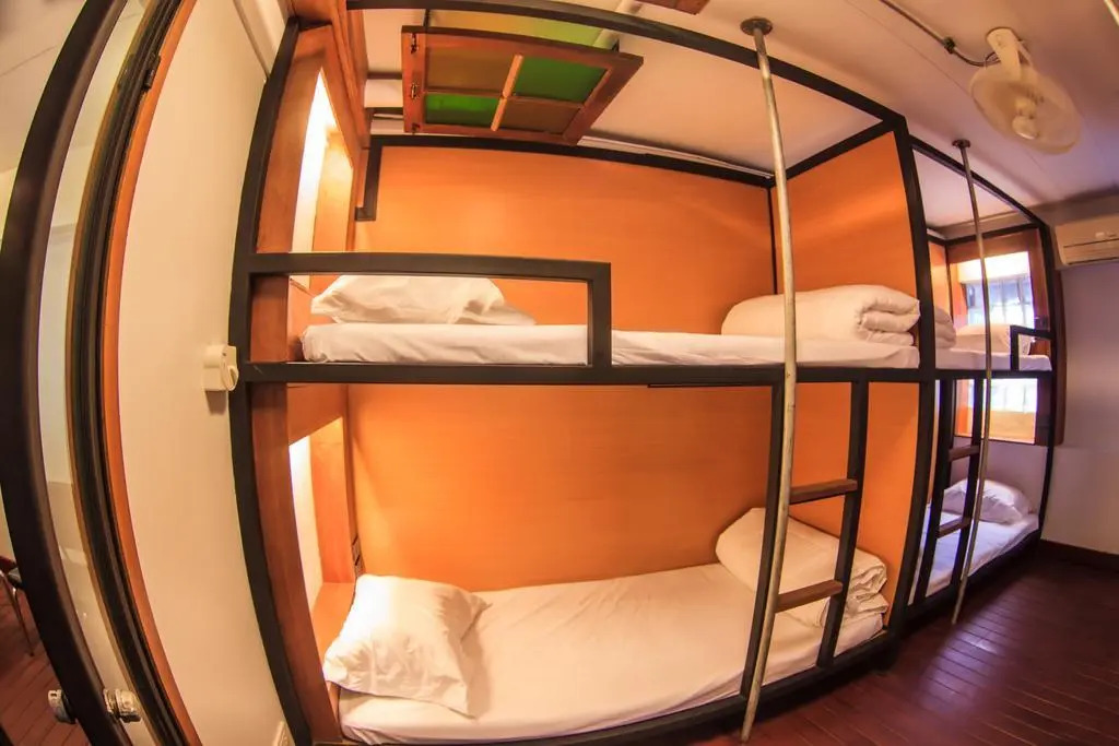 The Arak Bed Bar and Hostel