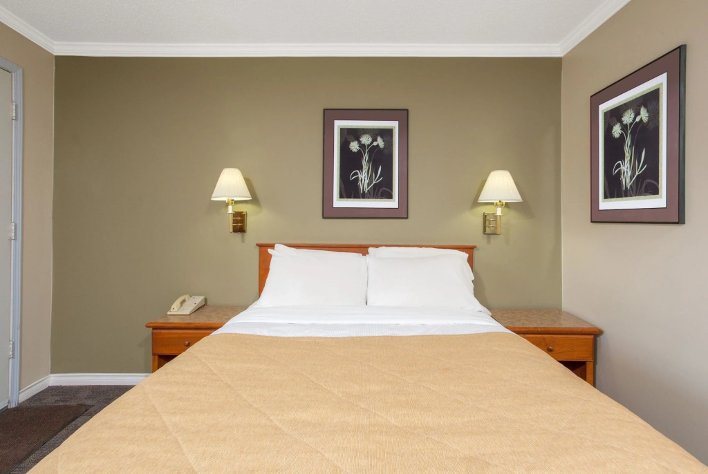Grand Forks Inn