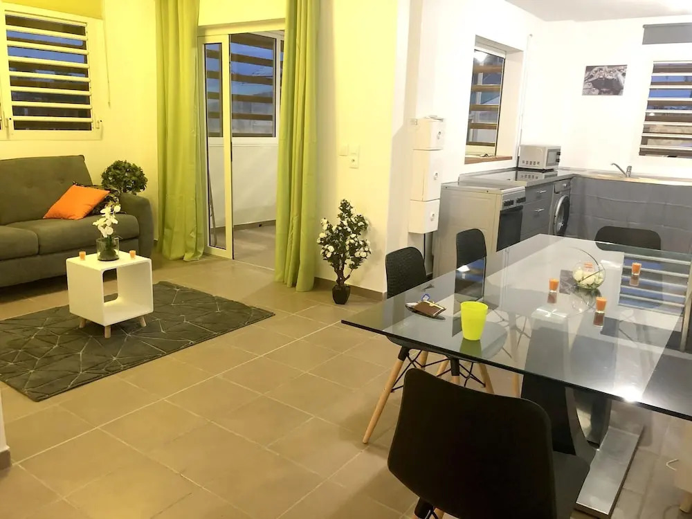 Apartment with One Bedroom in Le Moule, with Wonderful Sea View, Furnished Terrace And Wifi - 30 M From the Beach