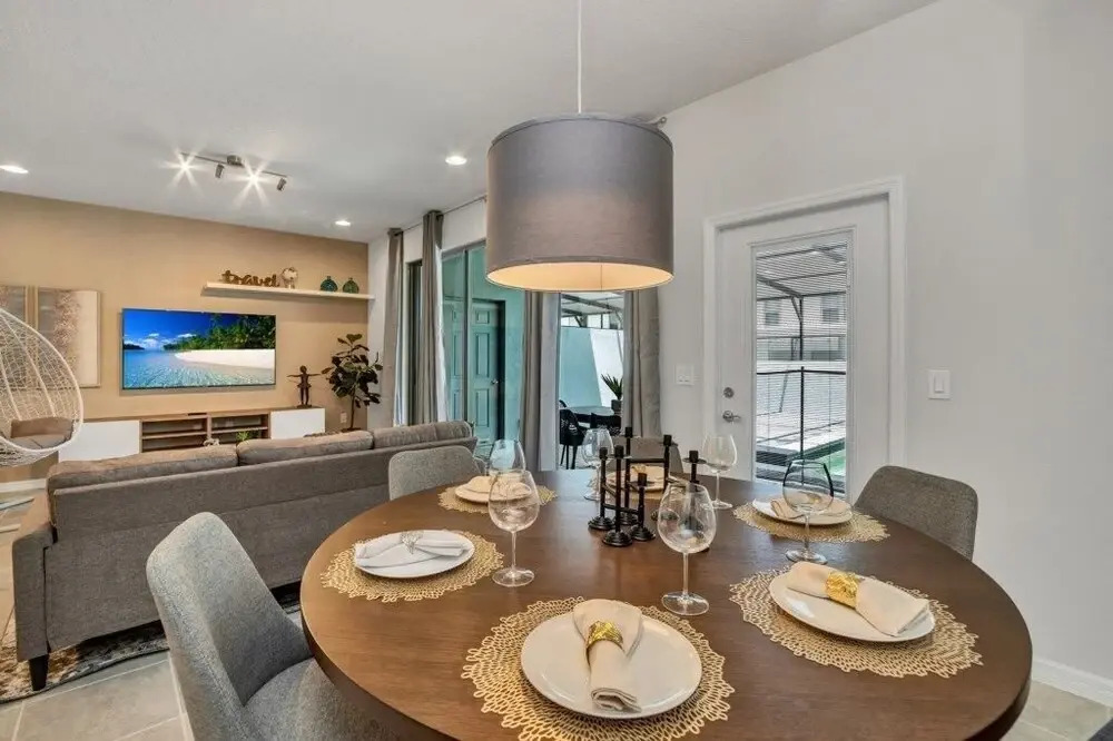 Amazingly Decorated 5 Bedroom2413) Townhouse by Redawning