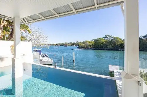 Iluka, Luxurious Riverfront Retreat