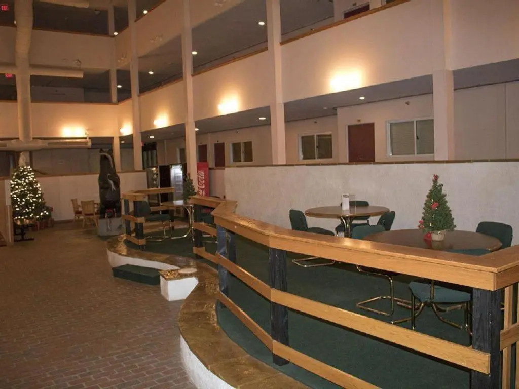 Snowshoe Ski-InSki-Out Steps to Ballhooter Lift Mountain Lodge Condo