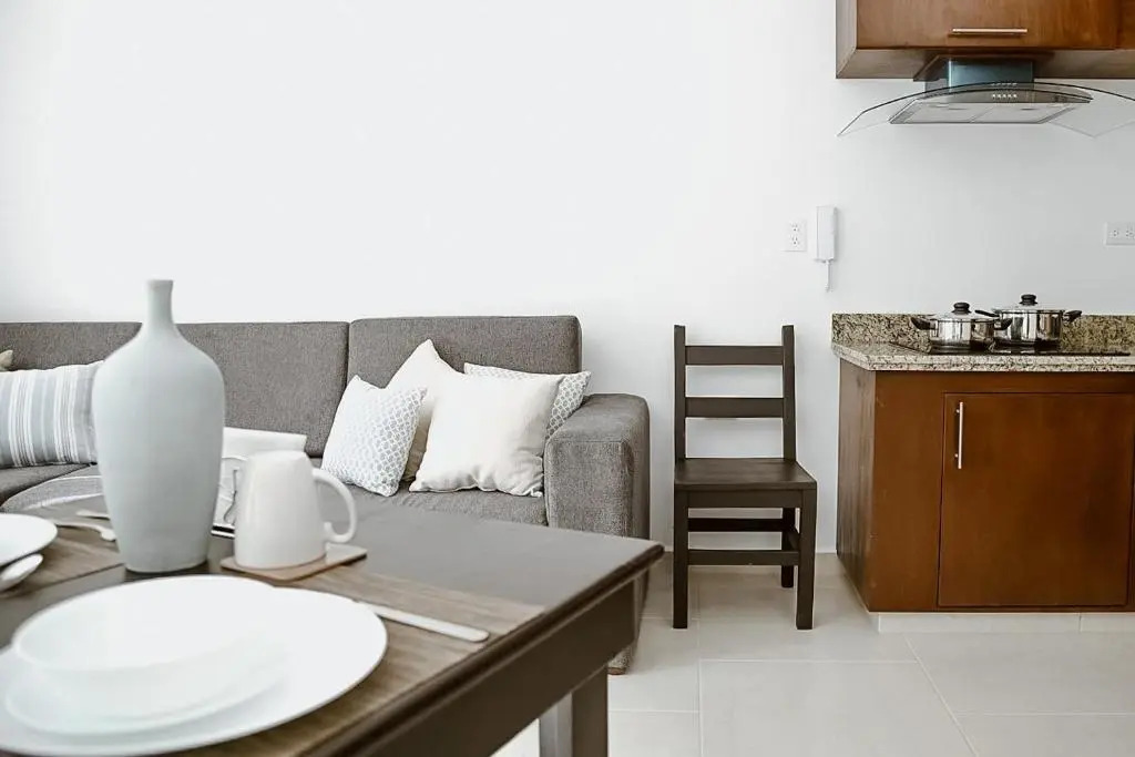 Blue Luxury 1 BD Apartment - Direct exit to the Pool - Fast WiFi - Free Parking