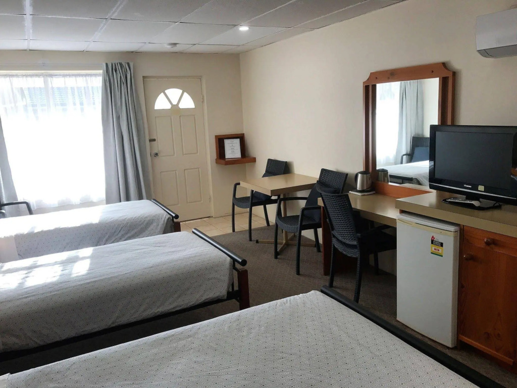 Cooks Endeavour Motor Inn Tweed Heads near Gold Coast Airport