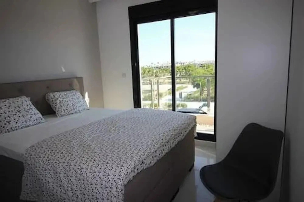 Stylish Apartment Near the Coast