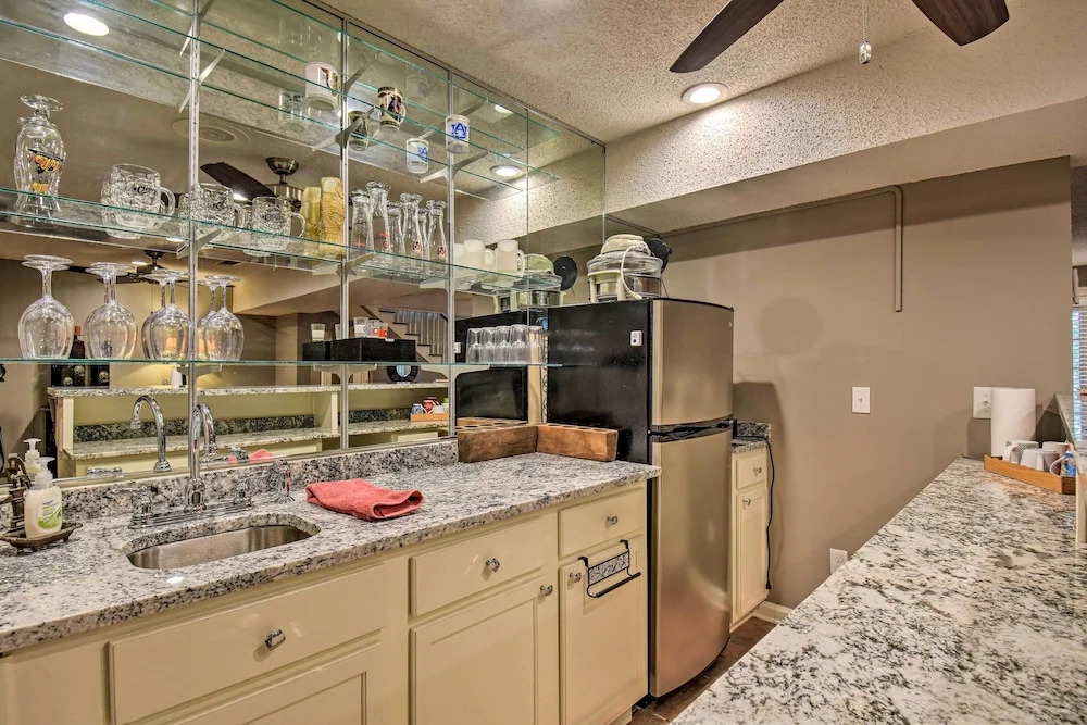 Lakefront Home w/ Private Dock in Hot Springs!