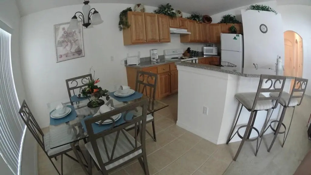 916 Balmoral Dr. 4 Bedrooms, 3 Bathrooms
