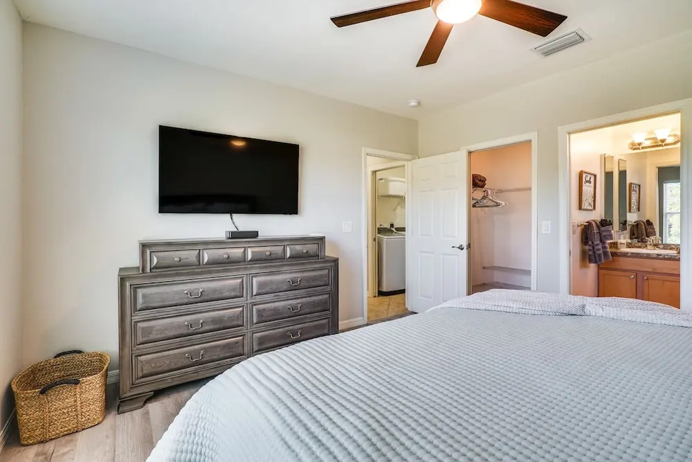 Screened Porch & Fire Pit: Quiet Cape Coral Home