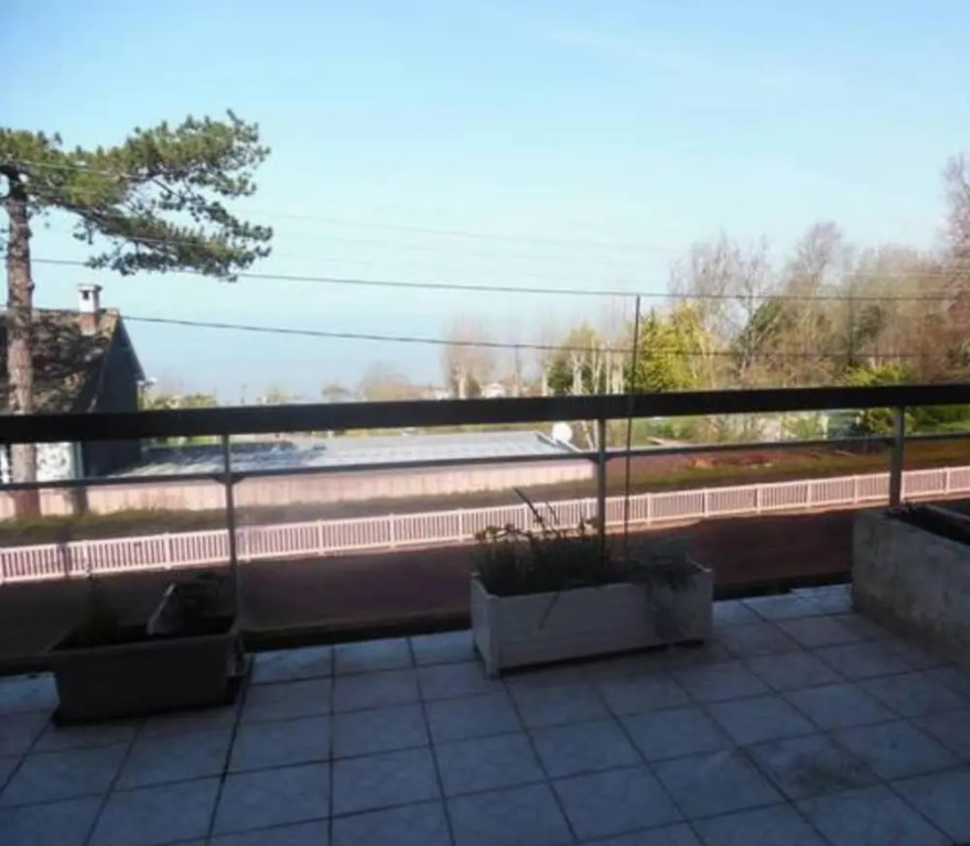 Apartment With one Bedroom in Trouville-sur-mer, With Wonderful sea View and Enclosed Garden - 800 m From the Beach