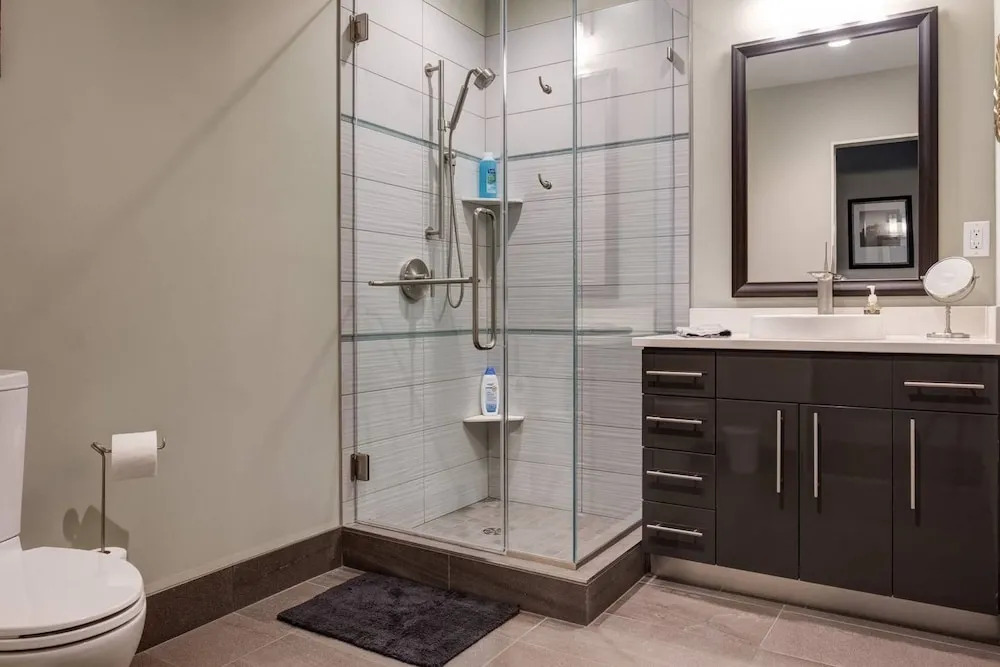 Luxury 2 Bedroom Downtown Apartment