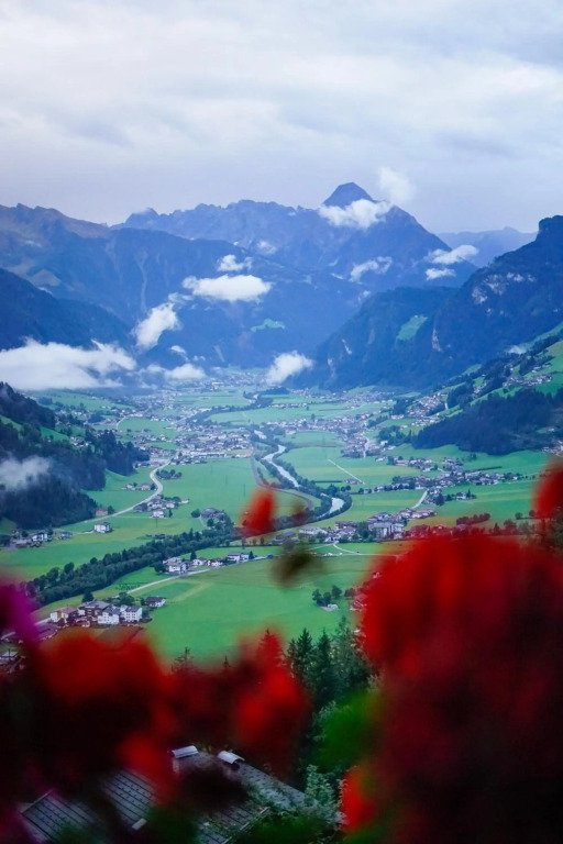 Schulhaus Tirol