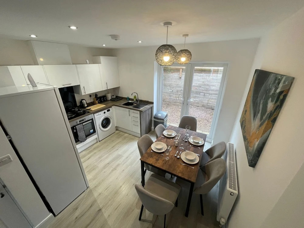3 Bedroom New House with WiFi