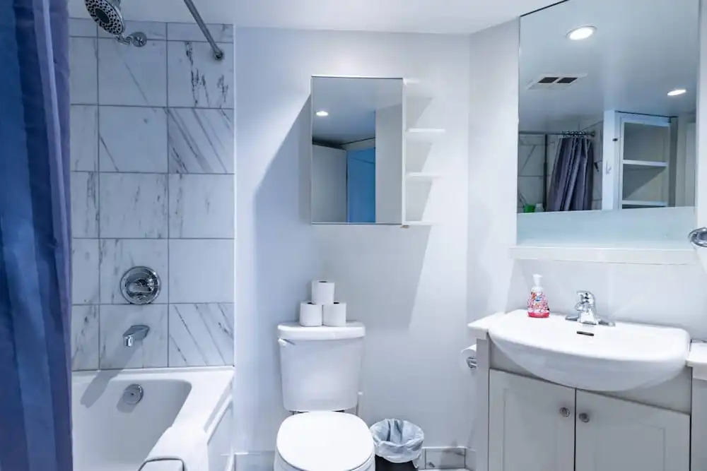 Chic 1 Bed in Heart of Downtown Toronto