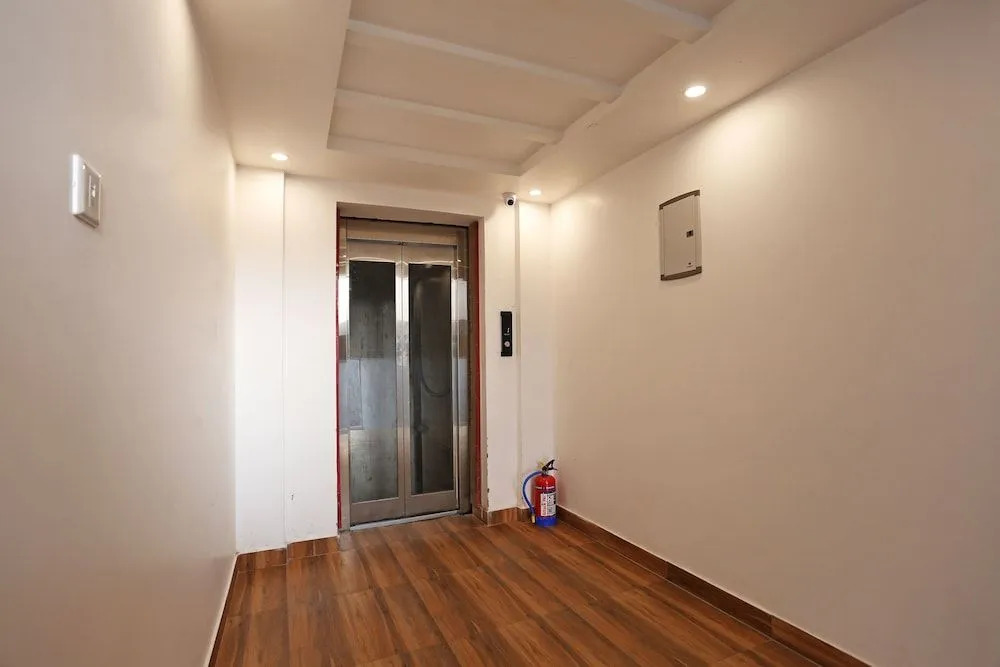 OYO 10076 Hotel Skylark