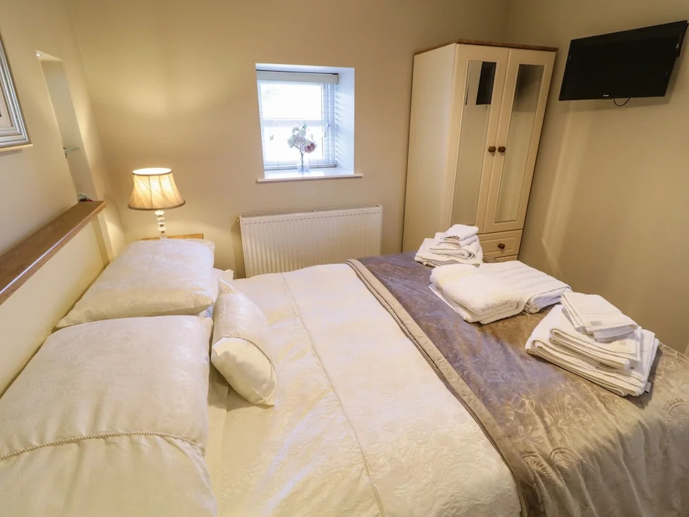 Lough Island Reavy Cottage