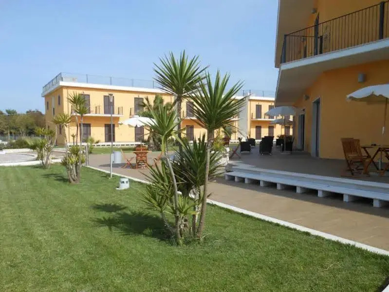 Royals Gate Hotel