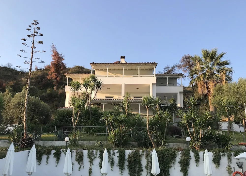 Dias Apartments