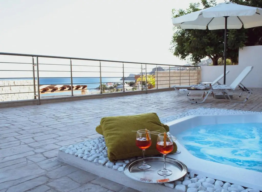 Private Luxury Villa with Whirlpool - Walk to Beach