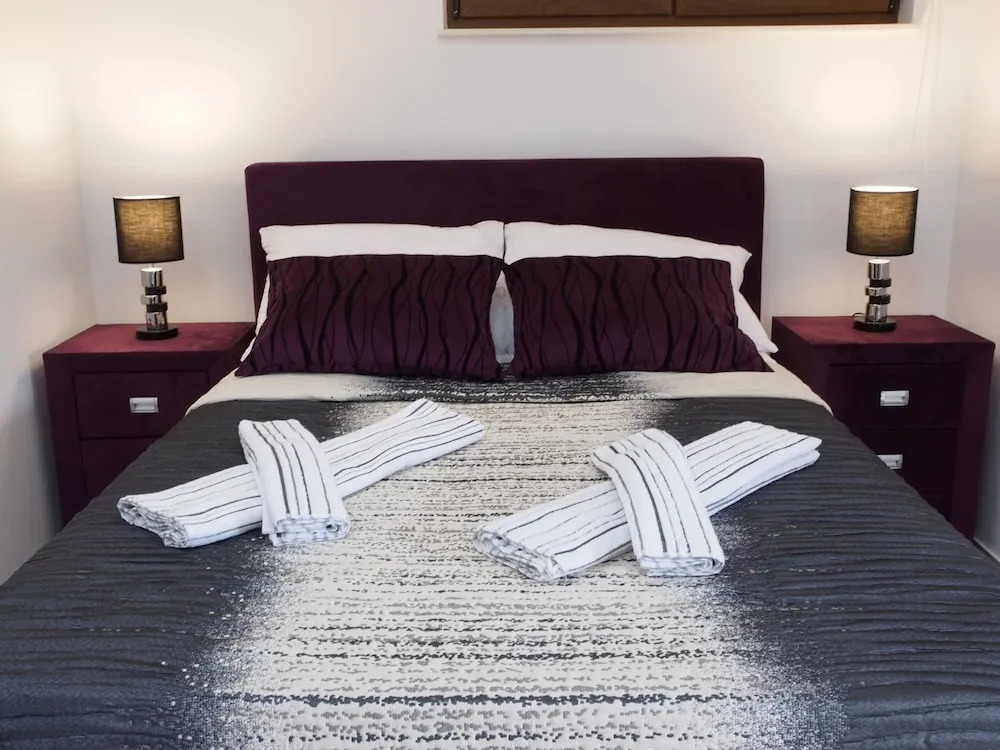 Malibu Grand Royale – Luxury Group Villa