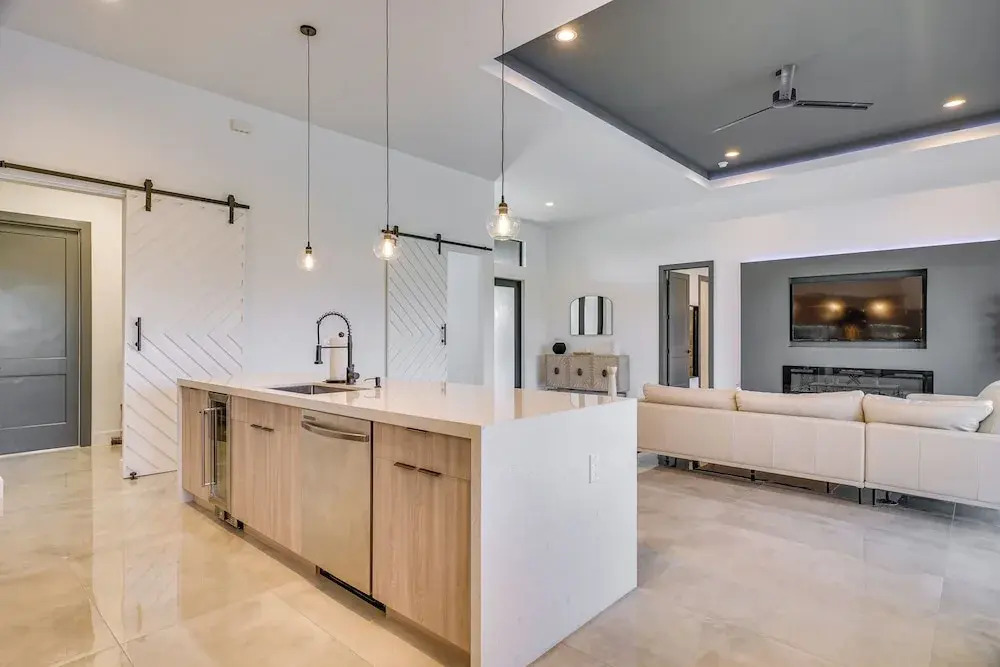 Pool & Outdoor Kitchen: Waterfront Cape Coral Home