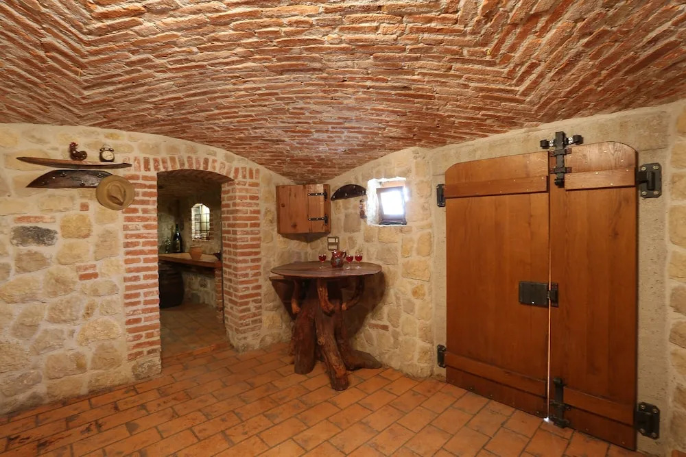Vineyard cottage Med vinogradi