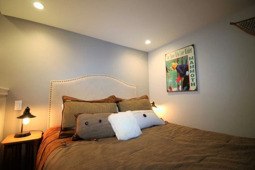 Mammoth Estates Studio Condos - 2 Blocks from The Village Gondola Station