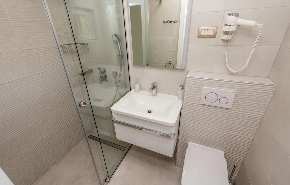 Stunning Home in Lopar with Outdoor Swimming Pool, Hot Tub & 4 Bedrooms