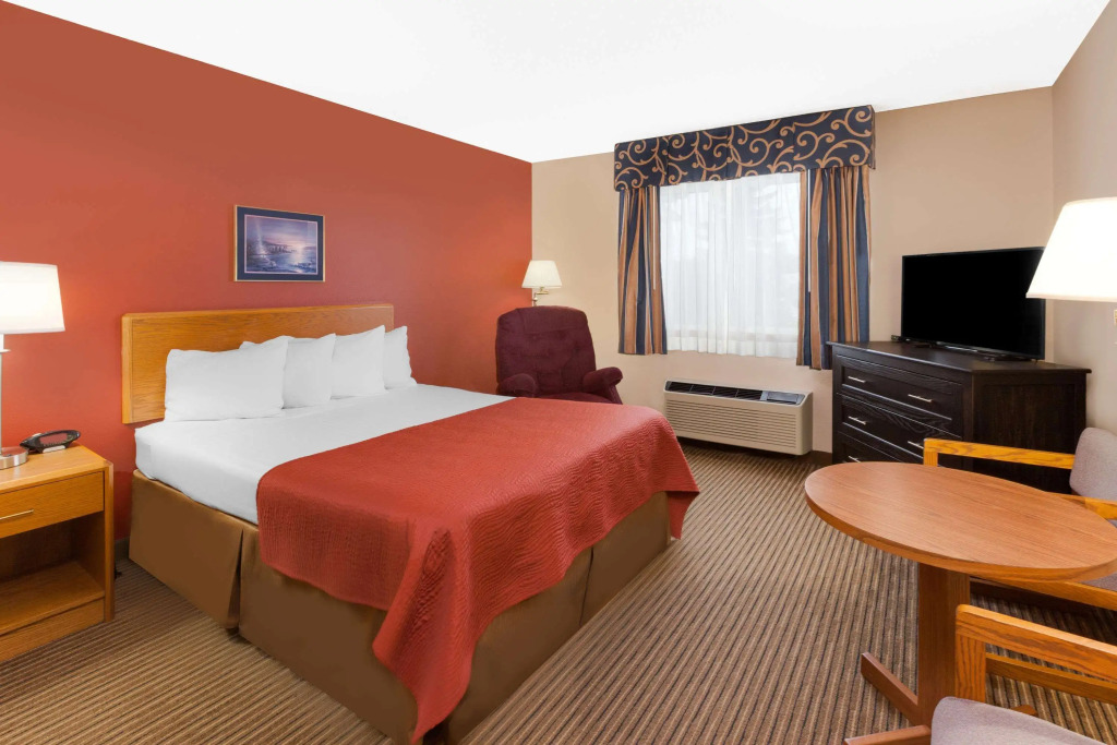 Super 8 by Wyndham St. Ignace