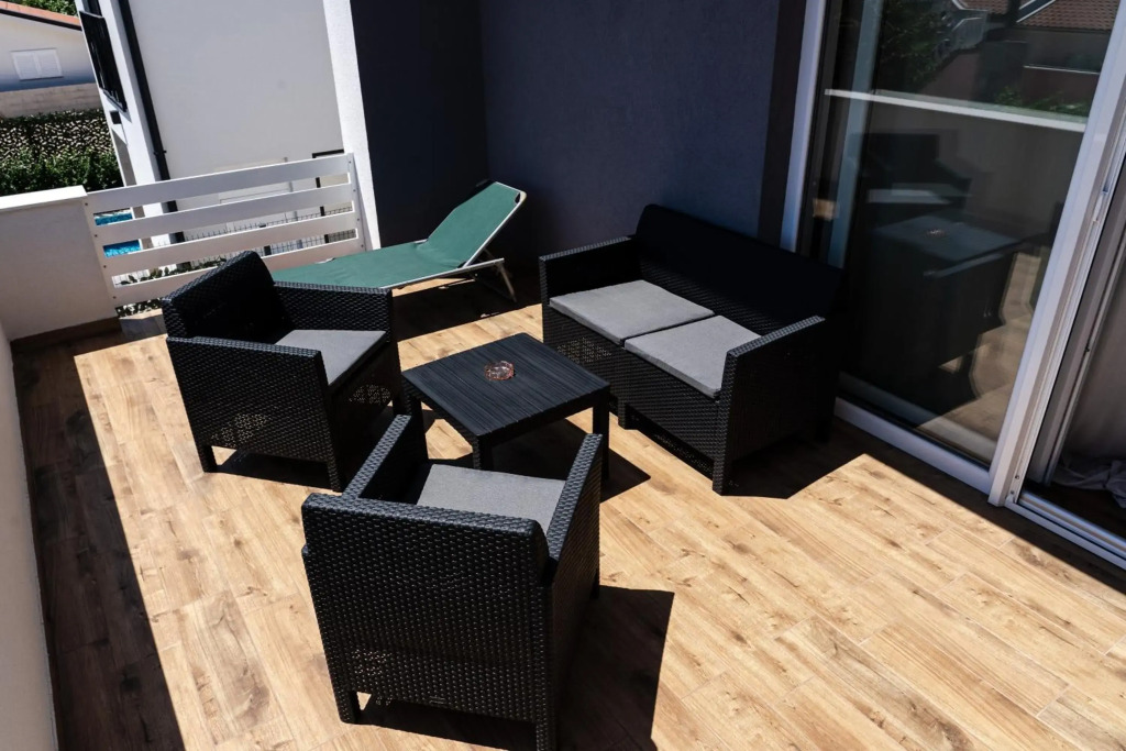 Station 22 - Brand new apartment with a terrace and private parking