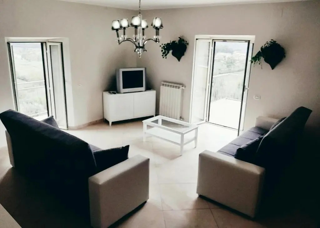 Entire Apartment overlooking Picinisco, Large Outside Terrace, Free Parking, Sleeps 8