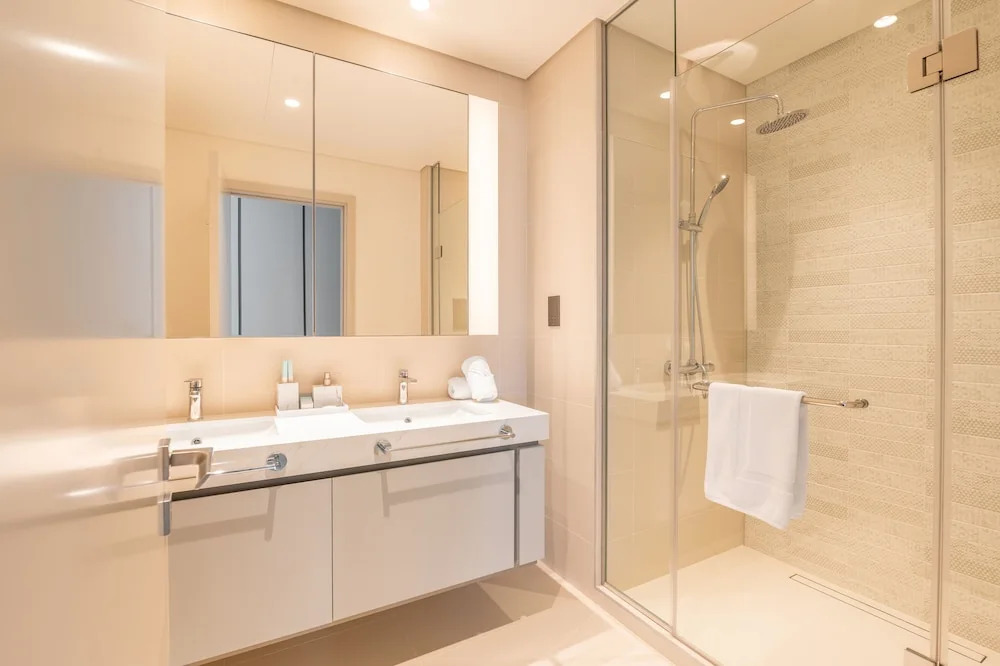 Sunrise Bay - Ultra Luxury Emaar Beachfront - Private Beach and Pool