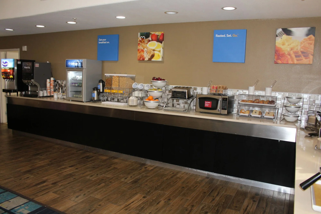 Comfort Inn & Suites Near Six Flags & Medical Center