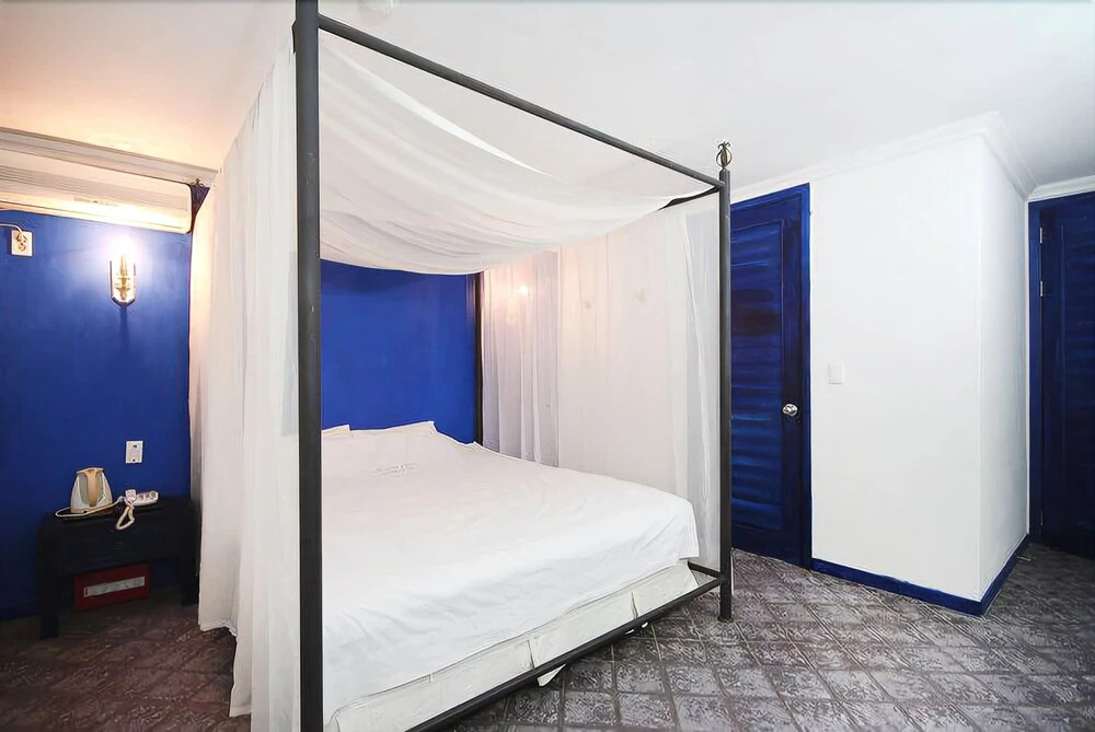 Hotel Intro