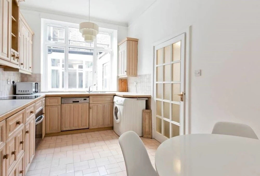Oxford Circus Luminous Gem, Sleeps 4