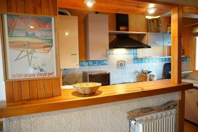 Appartement Avec Superbe Vue Mer Et Terrasse, À 100m Plages À Tregastel - Ref 97
