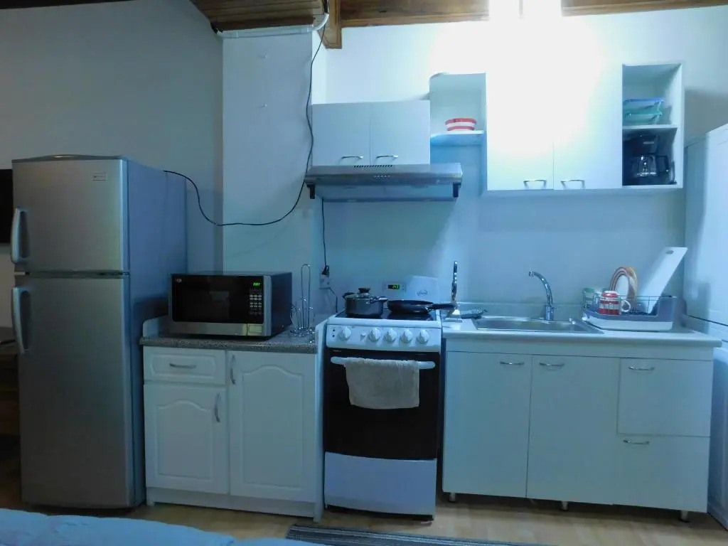 Modern Studio Loft Apt King Bed 10 min frm airport