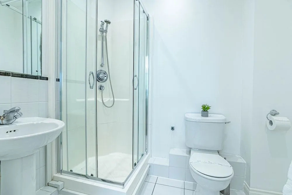 Celador Apartments - Riverside House Serviced Apartments
