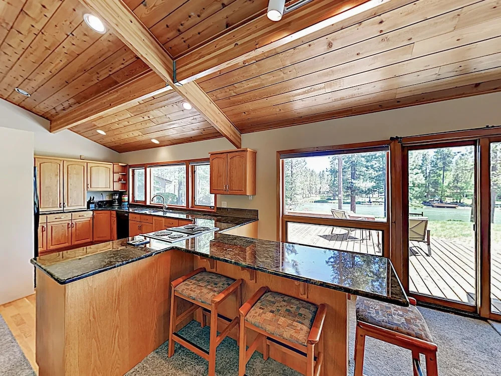 River Hideaway W/ Boat Slip, Kayaks & Hot Tub 4 Bedroom Home