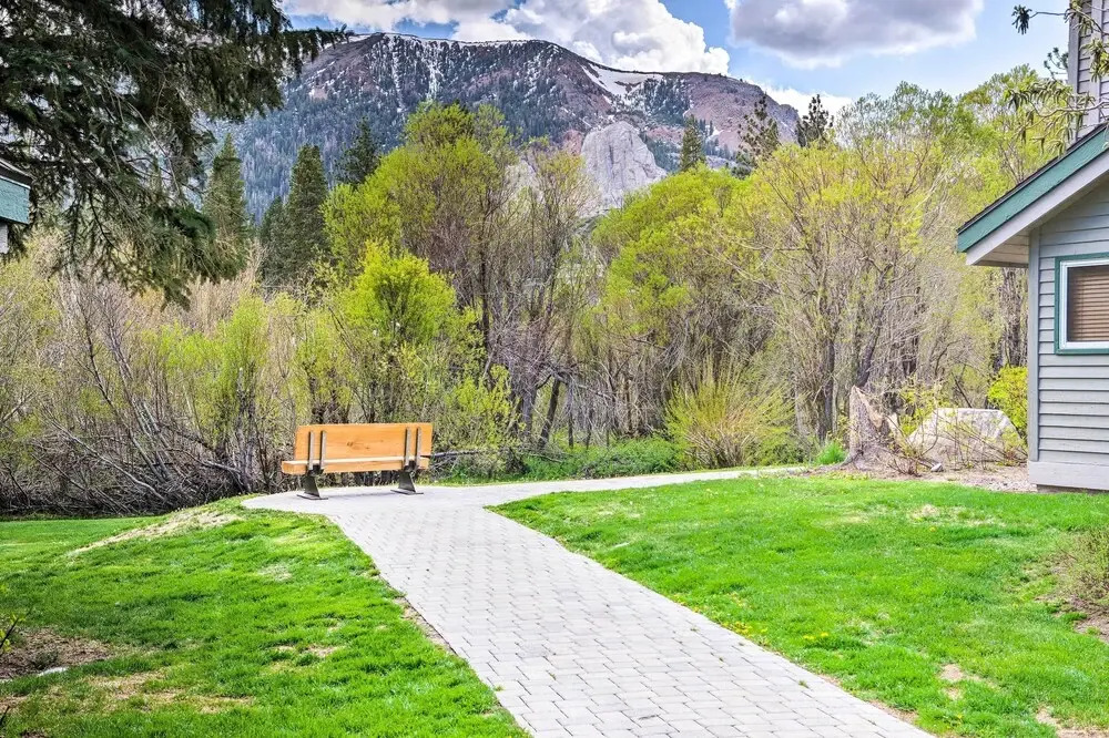 Hot Tub Access: Mammoth Lakes Nature Escape!