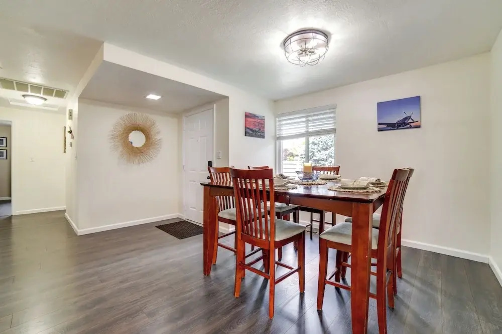 Pet-friendly Home w/ Hot Tub! 6 Mi to Dtwn Reno
