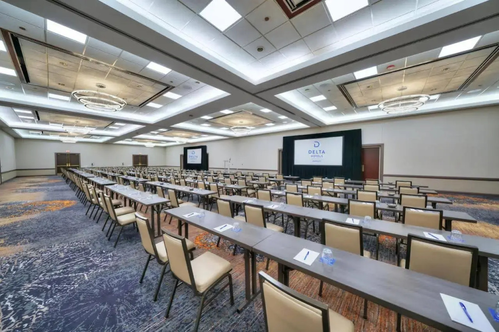 Renaissance Chicago Glenview Suites Hotel