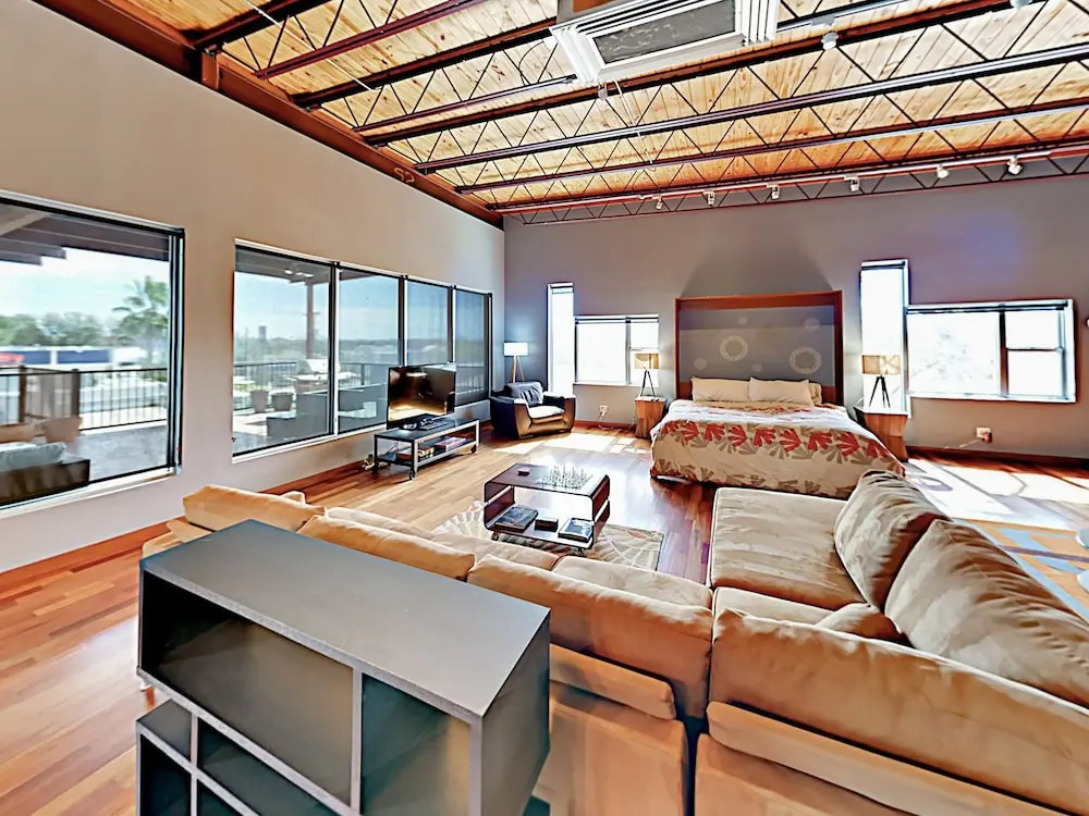 Hip 2nd-Story Studio Apts
