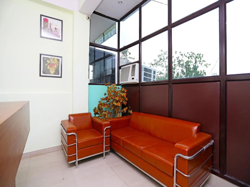 OYO 17293 Country Residency